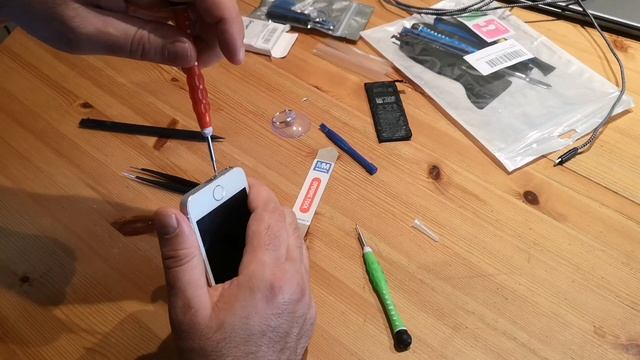 iPhone 5s battery replacement. Restoration part 2 смотреть онлайн