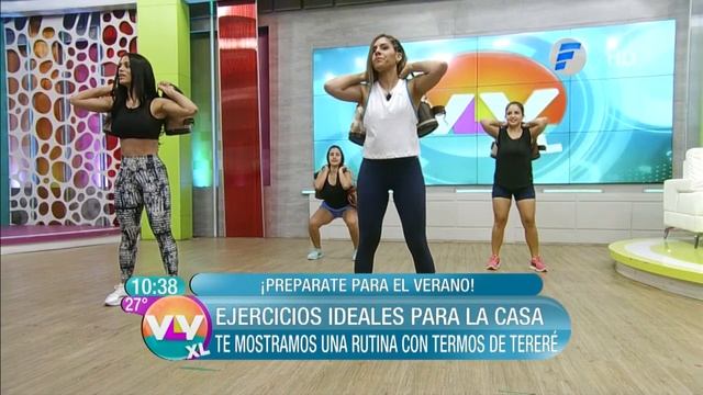 Ejercicios con termos de Terere en Vive la Vida XL con la profe Silvana Arrúa смотреть онлайн
