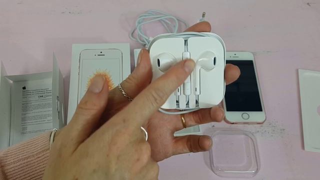 Unboxing iPhone SE - 2017 смотреть онлайн