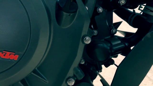WHITE LOOKS BETTER | KTM DUKE 250 Cinematic смотреть онлайн
