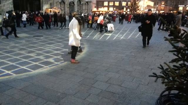 Stephan's Platz with Christmas decoration смотреть онлайн