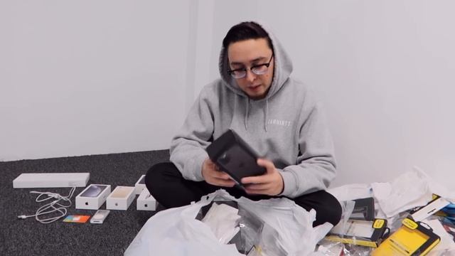 FOUND VINTAGE iPODS!!! Dumpster Diving Apple Store!! смотреть онлайн