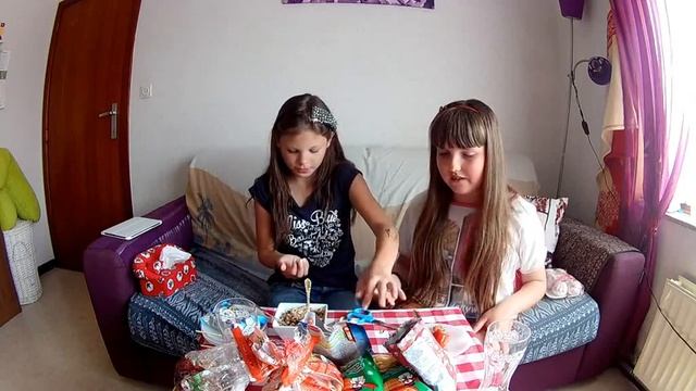Челлендж: Бельгийка пробует Русскую еду/ Challenge: Proeven Russische eten. смотреть онлайн