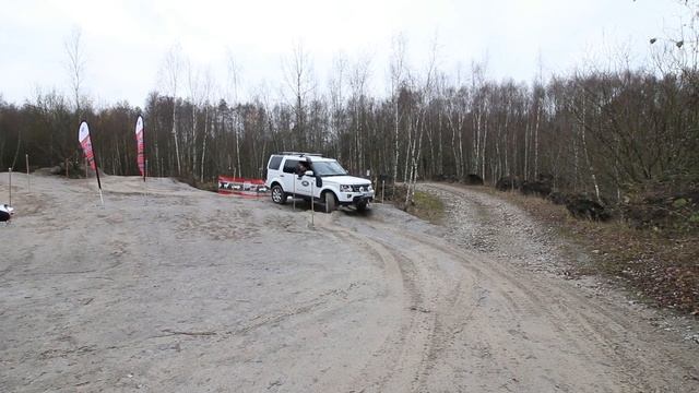 Offroad in der Land Rover Experience Wülfrath | Von der Rostlaube zum Abenteuermobil смотреть онлайн