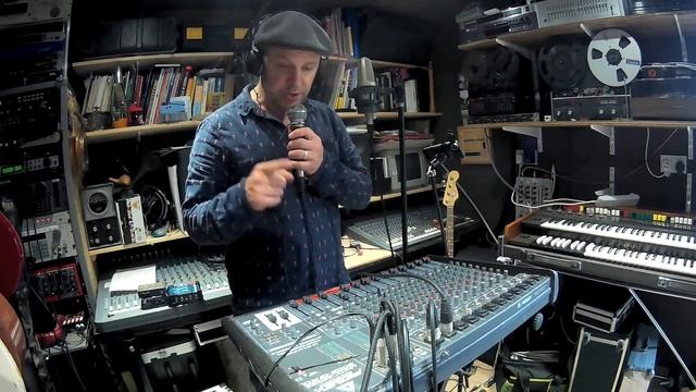 Using a MIXING DESK - the basics and what you need to know. смотреть онлайн