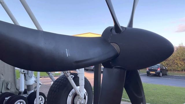Dowty R391 Advanced Propeller (Each blade can take 800+bhp!) смотреть онлайн