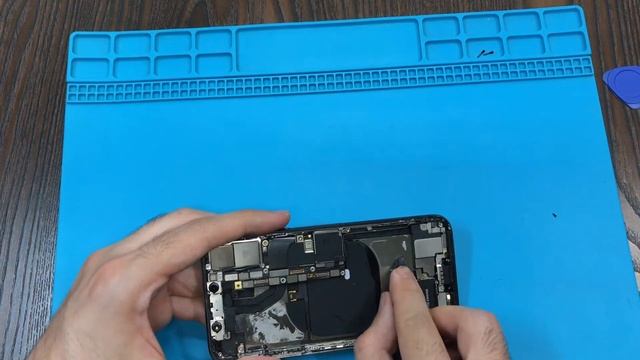 iPhone X Battery Replacement - How to Replace iPhone X Battery смотреть онлайн