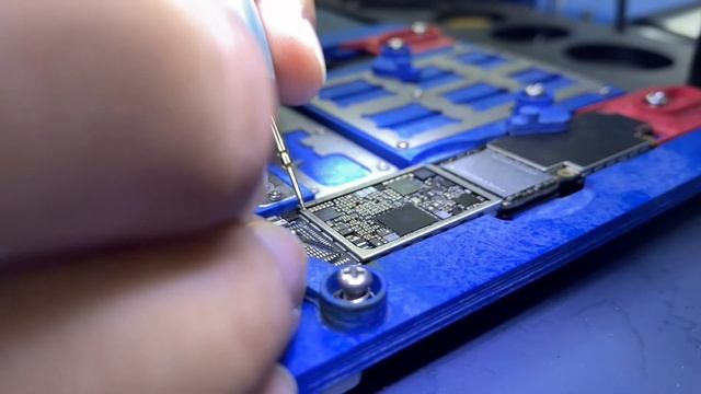 Reparación iPhone 8Plus WIFI en gris!! смотреть онлайн
