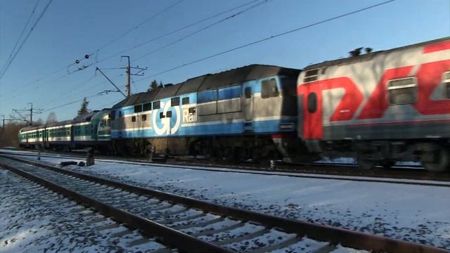 Вспомогательный дизель-поезд-тепловоз ДР1А с Московским поездом / DR1A DMU with Moscow train смотреть онлайн