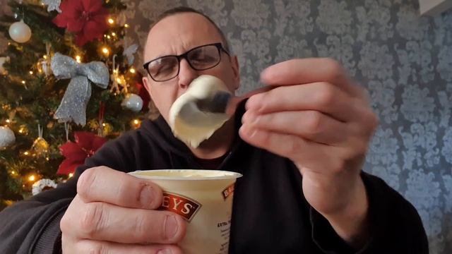 Baileys Extra Thick Cream on a Mince Pie смотреть онлайн