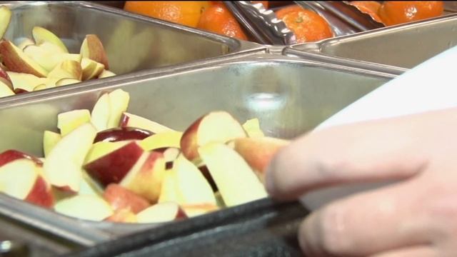 Golden Apple: High School Food Service Honored - Lakeland News at Ten - March 17, 2016 смотреть онлайн