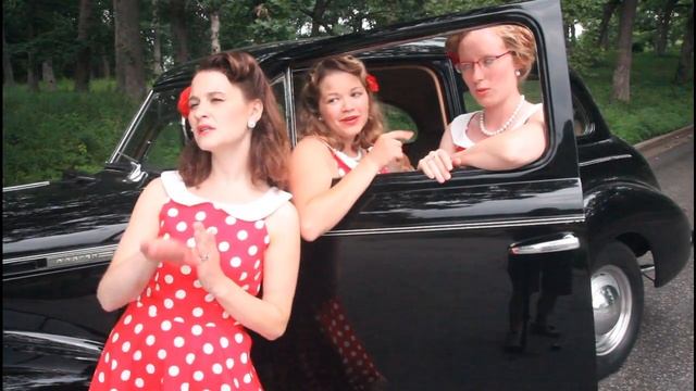 The LadyBirds sing "Don't Sit Under the Apple Tree" смотреть онлайн