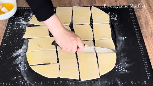 BOŞA UĞRAŞMAYA SON 😍 10 DAKİKADA BİR TEPSİ ÇITIR ÇITIR✔️KAT KAT ✔️ EL AÇMASI BÖREK YAPTIM💯 смотреть онлайн