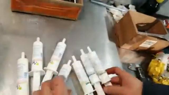 Полуавтоматическая этикетировочная машина для цилиндрической тары смотреть онлайн
