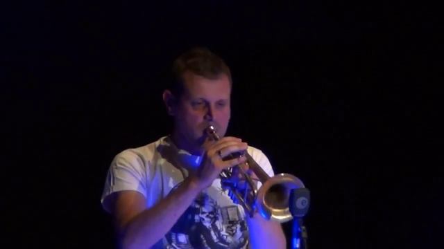 Lorenzo Tucci with Fabrizio Bosso - "Drumpet" смотреть онлайн