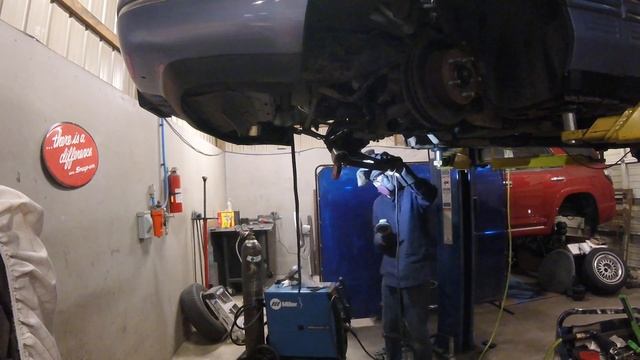 BAGGING A LINCOLN TOWN CAR PT2 Cougar House Garage Ep390 смотреть онлайн