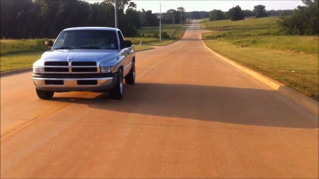 2001 Dodge Ram 1500 5.2L 318 Walkaround смотреть онлайн