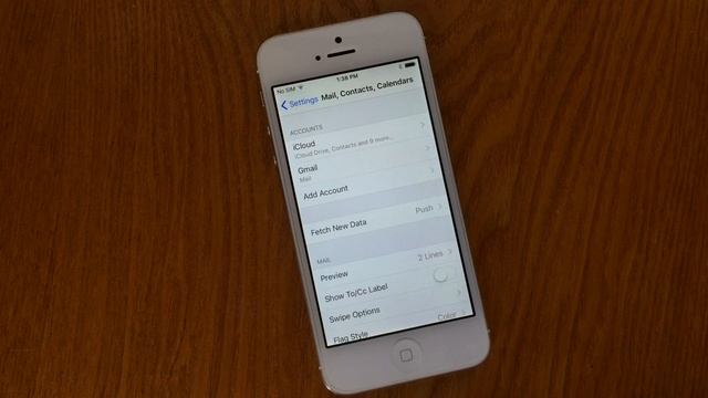 How to Use Two or More Email Accounts on the iPhone смотреть онлайн