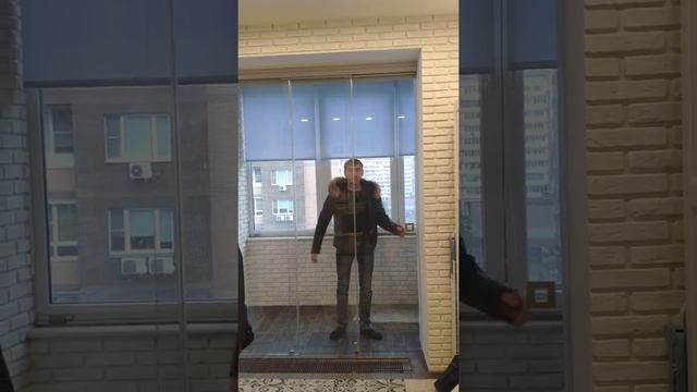 г. Москва, пос. Коммунарка. Стеклянные раздвижные перегородки с синхронным открыванием. смотреть онлайн