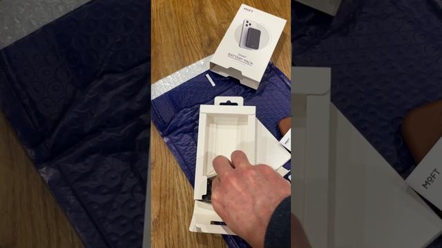 AMSR - MOFT Snap Battery Pack Unboxing смотреть онлайн