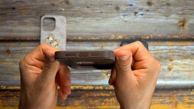 iPhone 15 szériára Guess PU 4G Metal Logo tok смотреть онлайн