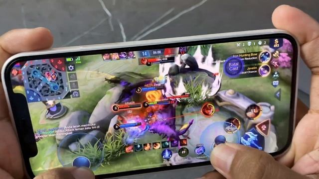 PAKAI PAKET DATA ! Test Game Mobile Legends di iPHONE 12 OKE BANGET!! смотреть онлайн