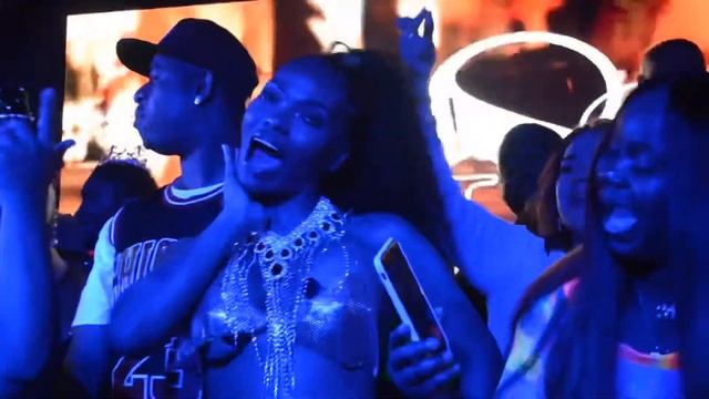 Apple Watts bday at GS bar 2019 смотреть онлайн