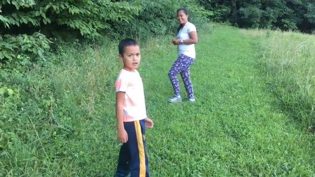 Picking Wild Blackberries As A Family On Our Homestead смотреть онлайн