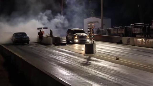 Jeep Grand Cherokee SRT8 at the track - 7.73 @ 93.74- no traction - Music CIty Raceway - 10/5/10 смотреть онлайн