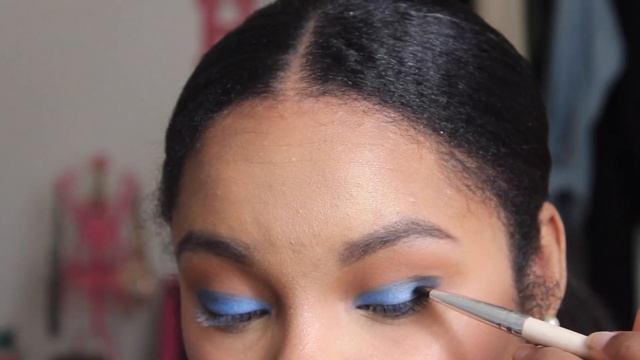 Winter Blue Smokey Eye смотреть онлайн