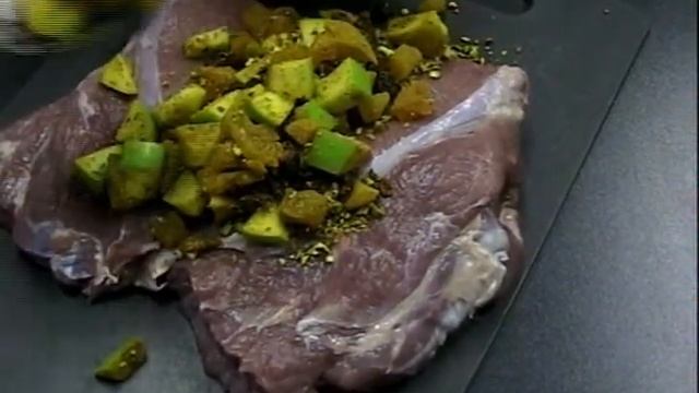Veal roast stuffed with apples, apricots and cranberries for the Veal Shop.- Buy Veal online смотреть онлайн