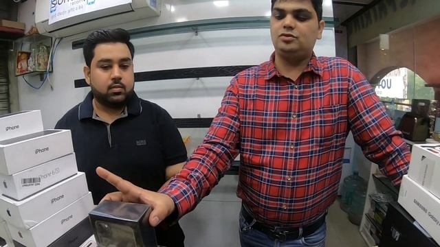 OMG😱Cheapest iphone/Samsung Market in delhi | Cheap iphone 11 pro , Samsung s10e смотреть онлайн