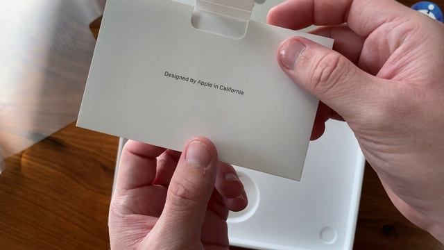 Unboxing an M1 MacBook Air and a Cat смотреть онлайн