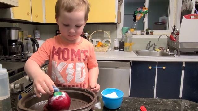 Kids Easy Science Experiments/ Apple Volcano/Why Do Apples Turn Brown? смотреть онлайн