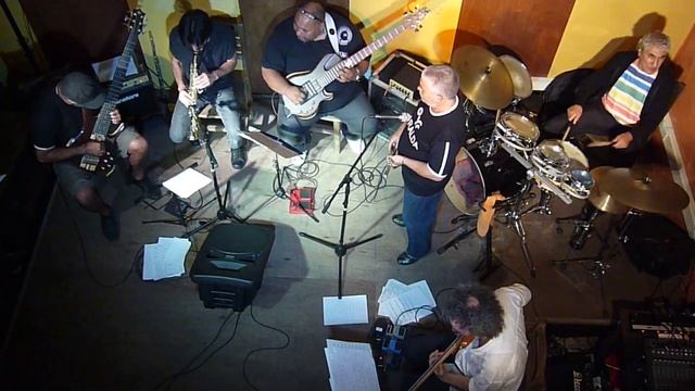CON 3 BAJOS - BIRK´S WORKS смотреть онлайн