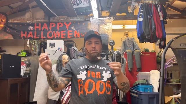 Spirit Halloween- Creepy Towering Clown Unboxing/Setup 🎃 смотреть онлайн
