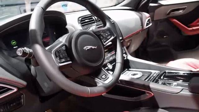 Audi e-tron 2020 vs. Jaguar F-Pace 2020 смотреть онлайн