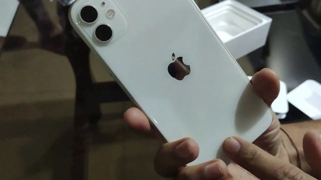 Unboxing of Apple iPhone 11 (2021) (256GB) - White (Includes EarPods, Power Adapter) смотреть онлайн