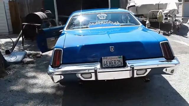 1975 Dodge Coronet revving up смотреть онлайн