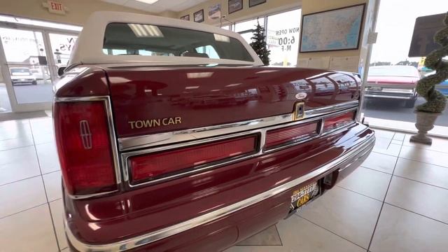 1997 Lincoln Town Car Signature Series! Walk Around Video! смотреть онлайн