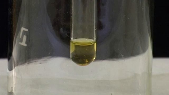 Взаимодействие безводной азотной кислоты с белым фосфором