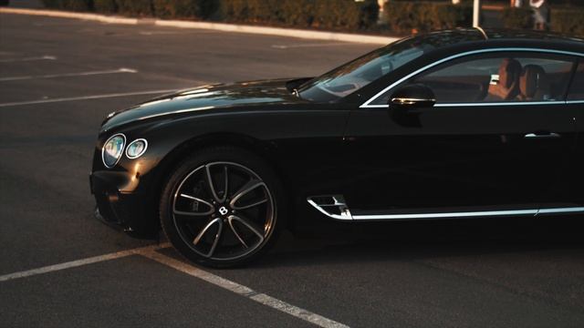 Lamborghini Huracan Spyder vs Bentley Continental GT vs Ducati Panigale | AUTODOC смотреть онлайн