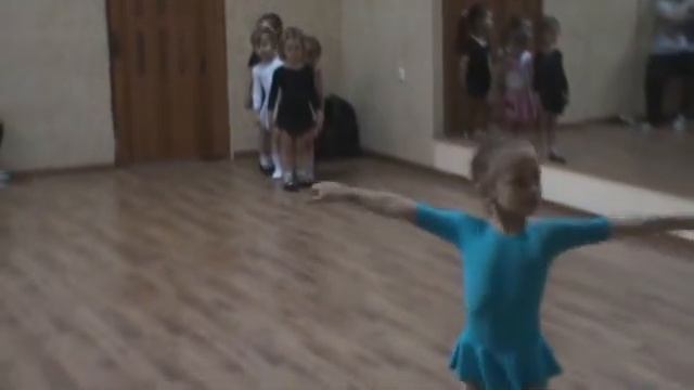Эльвина - Открытый урок - Малыши.avi смотреть онлайн