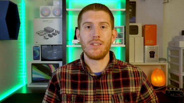 Is the New iPhone SE Worth it in Late 2020? смотреть онлайн