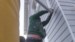 Система сбора дождевой воды через водосток в бочки.