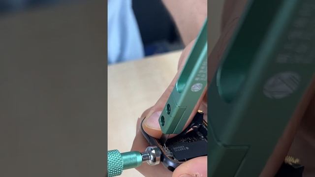 Набор инструментов для ремонта Apple Watch смотреть онлайн