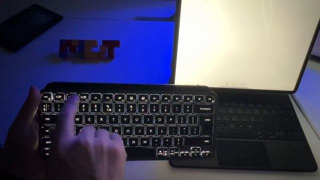 Logitech MX Mini Key: the smart illuminated feature + motion sensor | next to Apple Magic Keyboard смотреть онлайн