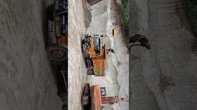 Selon banget itu beko gak takut jatuh смотреть онлайн