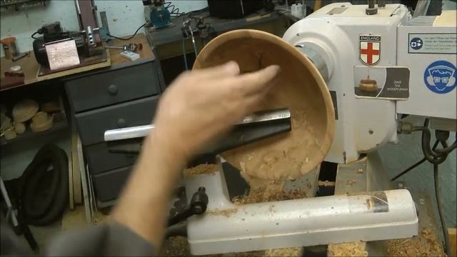 E89 Wood Turning Log to Bowl смотреть онлайн