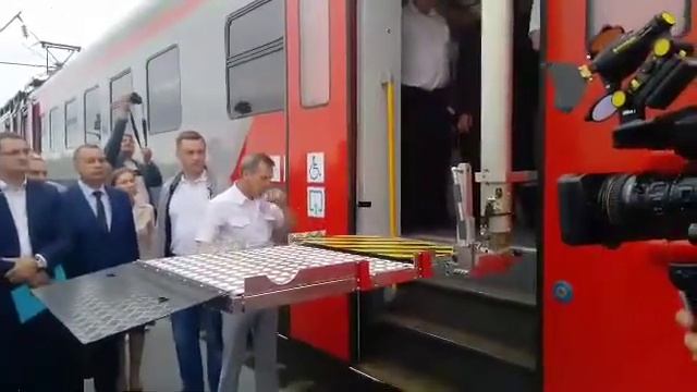 Первая электричка в новом аэропорту смотреть онлайн
